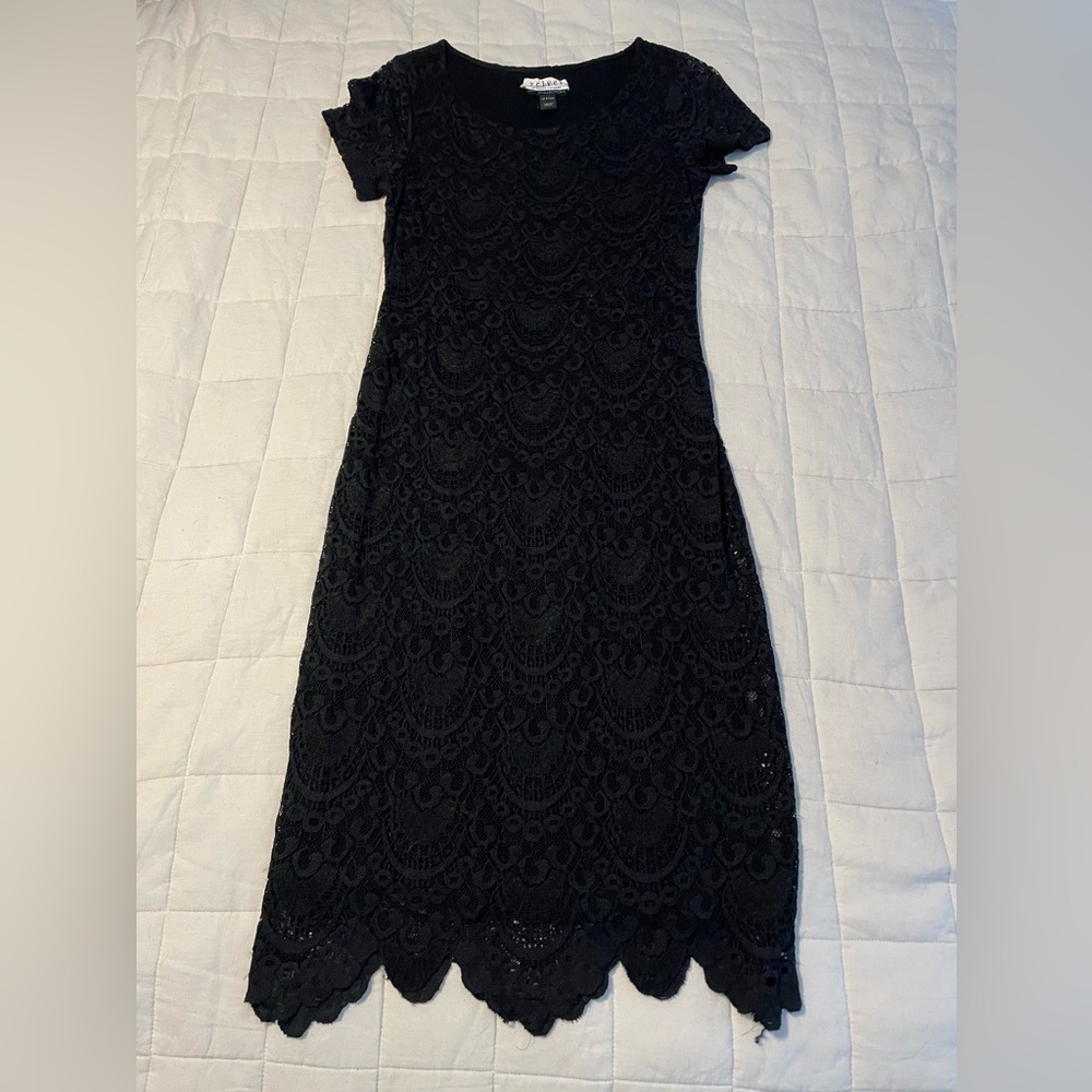 Black lace overlay fitted maternity formal dress
